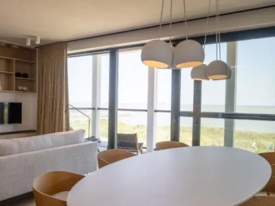 Branding c43 vakantieappartement in Cadzand met zeezicht eethoek