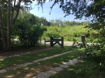 Duinzand vrijstaand vakantiehuis in Cadzand Zeeland oprit