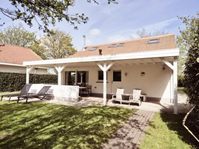 Tuimelaar vakantiehuis in Cadzand Zeeland voorzijde