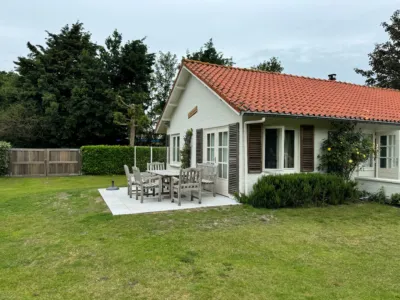 Zwaluwnest vakantiehuis in Cadzand Zeeland tuin